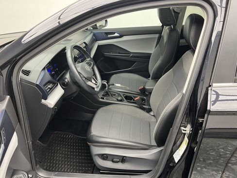 Used 2022 Volkswagen Taos SE image 3