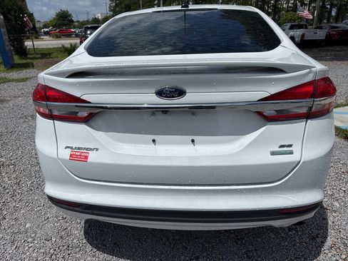 Used 2017 Ford Fusion SE w/ Equipment Group 201A FWD image 4