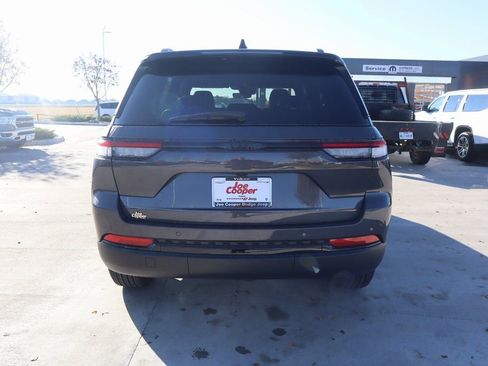 New 2025 Jeep Grand Cherokee Laredo image 22