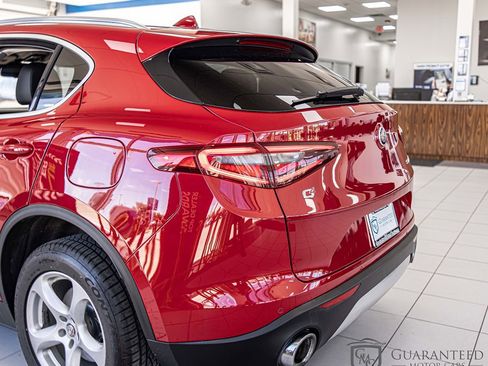 Used 2019 Alfa Romeo Stelvio AWD image 12
