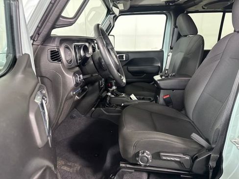 Used 2023 Jeep Wrangler Unlimited w/ Cold Weather Group image 11