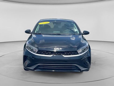 Used 2024 Kia Forte LXS FWD image 2
