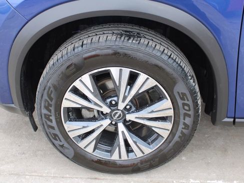 Used 2023 Nissan Rogue SV image 12