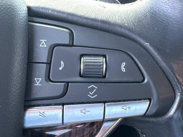 Used 2022 Cadillac Escalade Luxury RWD image 30
