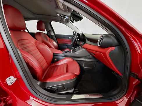 Used 2019 Alfa Romeo Giulia Ti Sport w/ Quick Order Package 22U Sport RWD image 7