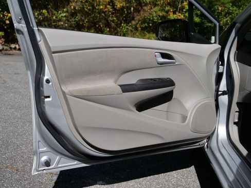 Used 2012 Honda Insight EX image 22