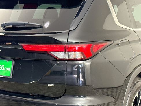 Used 2023 Mitsubishi Outlander SE Black Edition FWD image 34