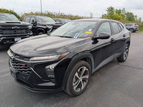 Used 2024 Chevrolet Trax RS w/ Driver Confidence Package FWD image 4