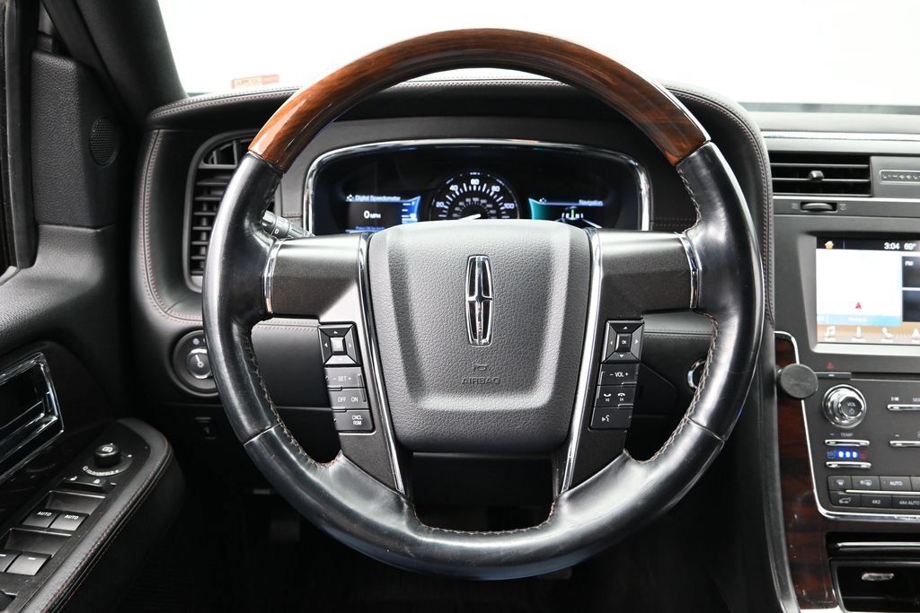 Used 2016 Lincoln Navigator Reserve AWD/4WD image 25