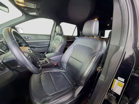 Used 2018 Ford Explorer XLT w/ Equipment Group 202A image 13