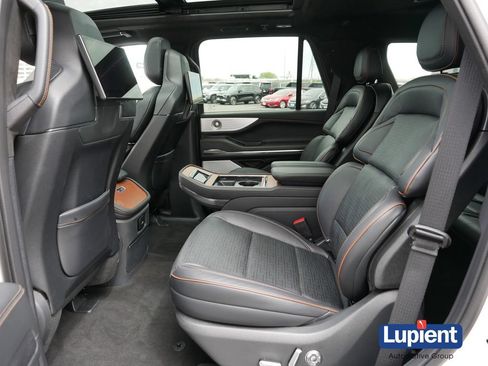 Used 2025 Lincoln Navigator Black Label AWD/4WD image 16