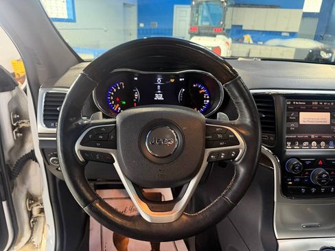 Used 2015 Jeep Grand Cherokee Overland w/ Advanced Technology Group AWD/4WD image 20