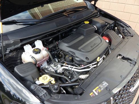 Used 2024 Chrysler Pacifica Touring-L FWD image 19