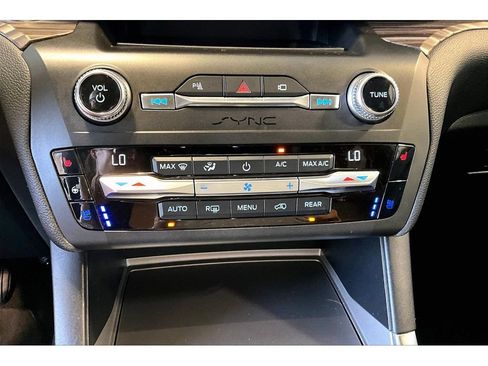 Used 2020 Ford Explorer Limited AWD/4WD image 24