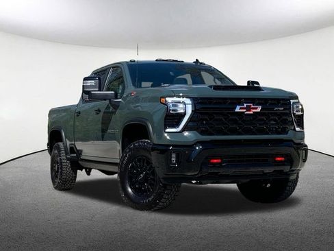 Used 2025 Chevrolet Silverado 2500 ZR2 w/ Technology Package AWD/4WD image 2