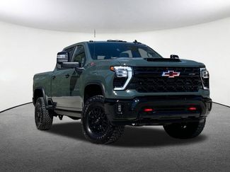 Used 2025 Chevrolet Silverado 2500 ZR2 w/ Technology Package AWD/4WD video 2