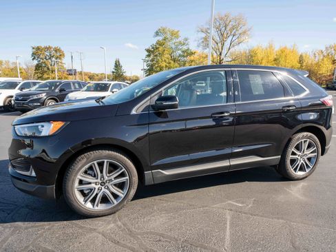 Used 2024 Ford Edge Titanium image 3