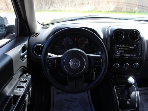 Used 2017 Jeep Patriot High Altitude AWD/4WD image 11
