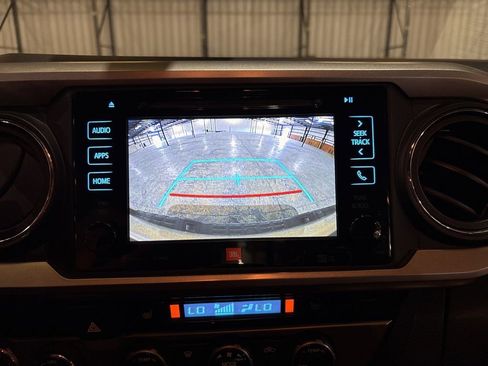 Used 2016 Toyota Tacoma Limited w/ Towing Package image 36
