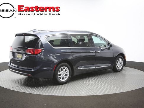 Used 2020 Chrysler Pacifica Touring-L FWD image 43