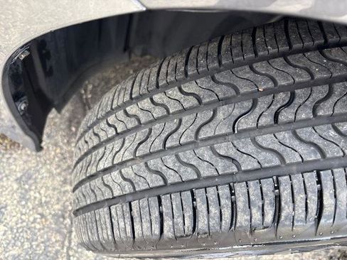 Used 2022 Toyota Prius L Eco image 28