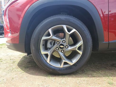 Used 2026 Chevrolet Trax LT FWD image 7