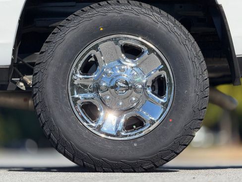 Used 2024 RAM 2500 Tradesman w/ Chrome Appearance Group image 18