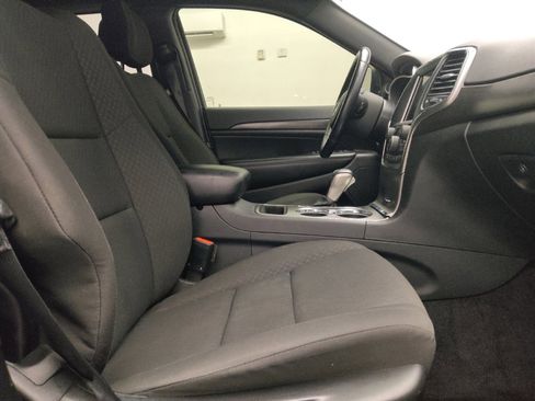 Used 2018 Jeep Grand Cherokee Laredo RWD image 21