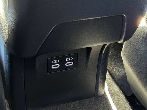 Used 2023 Toyota Prius XLE FWD image 11