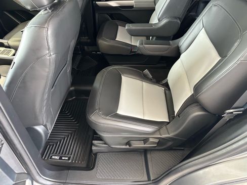 Used 2022 Ford Explorer XLT w/ Equipment Group 202A RWD image 21