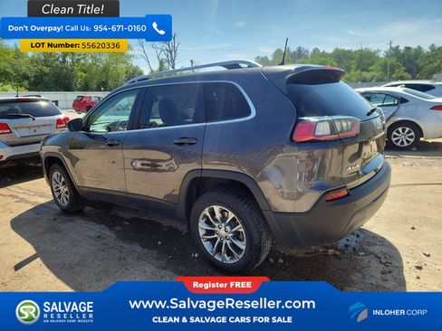 Used 2019 Jeep Cherokee Latitude Plus w/ Cold Weather Group AWD/4WD image 3