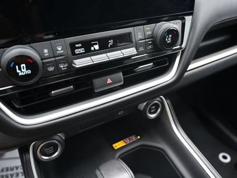 Used 2024 Toyota Grand Highlander AWD image 18