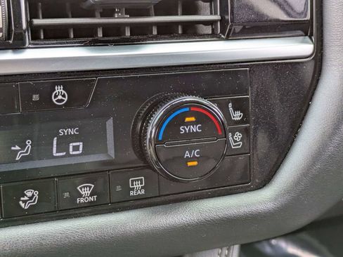 Used 2024 Nissan Pathfinder Platinum w/ Black Appearance Package image 27