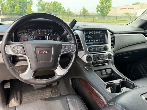 Used 2019 GMC Yukon XL SLT w/ Open Road Package AWD/4WD image 14