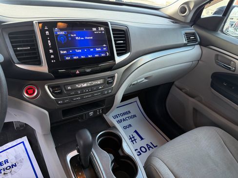 Used 2017 Honda Pilot EX image 12