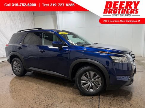 Used 2025 Nissan Pathfinder SV AWD/4WD image 1