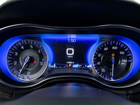 Used 2018 Chrysler 300 Limited image 27