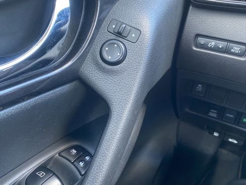 Used 2017 Nissan Rogue S w/ S Appearance Package image 32