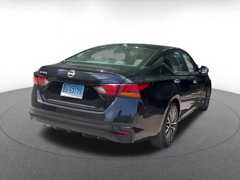 Used 2025 Nissan Altima 2.5 SV FWD image 11