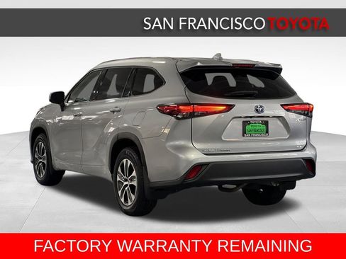 Used 2021 Toyota Highlander XLE AWD/4WD image 3