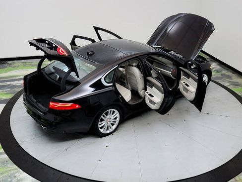 Used 2016 Jaguar XF Prestige RWD image 38
