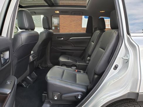 Used 2018 Toyota Highlander Limited Platinum image 11