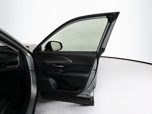 Used 2025 Toyota Grand Highlander FWD image 32