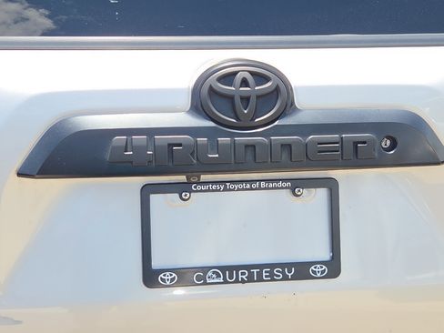 Used 2018 Toyota 4Runner TRD Off-Road Premium AWD/4WD image 33