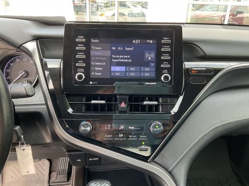 Used 2021 Toyota Camry SE FWD image 19