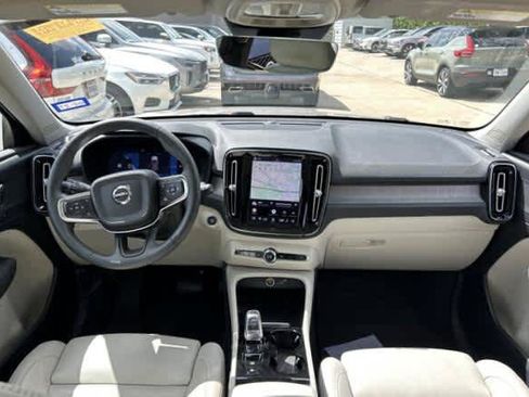 Used 2024 Volvo XC40 B5 Plus w/ Protection Package Premier AWD/4WD image 5