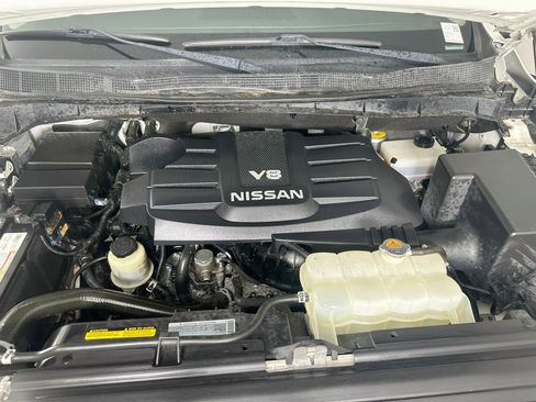 Used 2018 Nissan Titan SV w/ SV Convenience Package AWD/4WD image 28