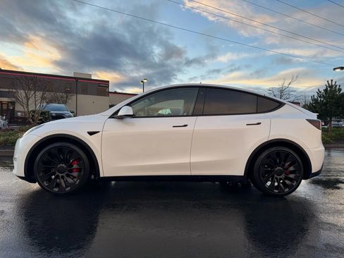 Used 2021 Tesla Model Y Performance image 5
