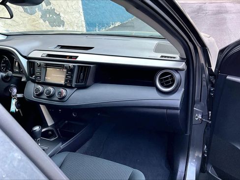 Used 2018 Toyota RAV4 LE image 18