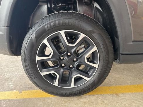 Used 2019 Jeep Compass Trailhawk AWD/4WD image 26